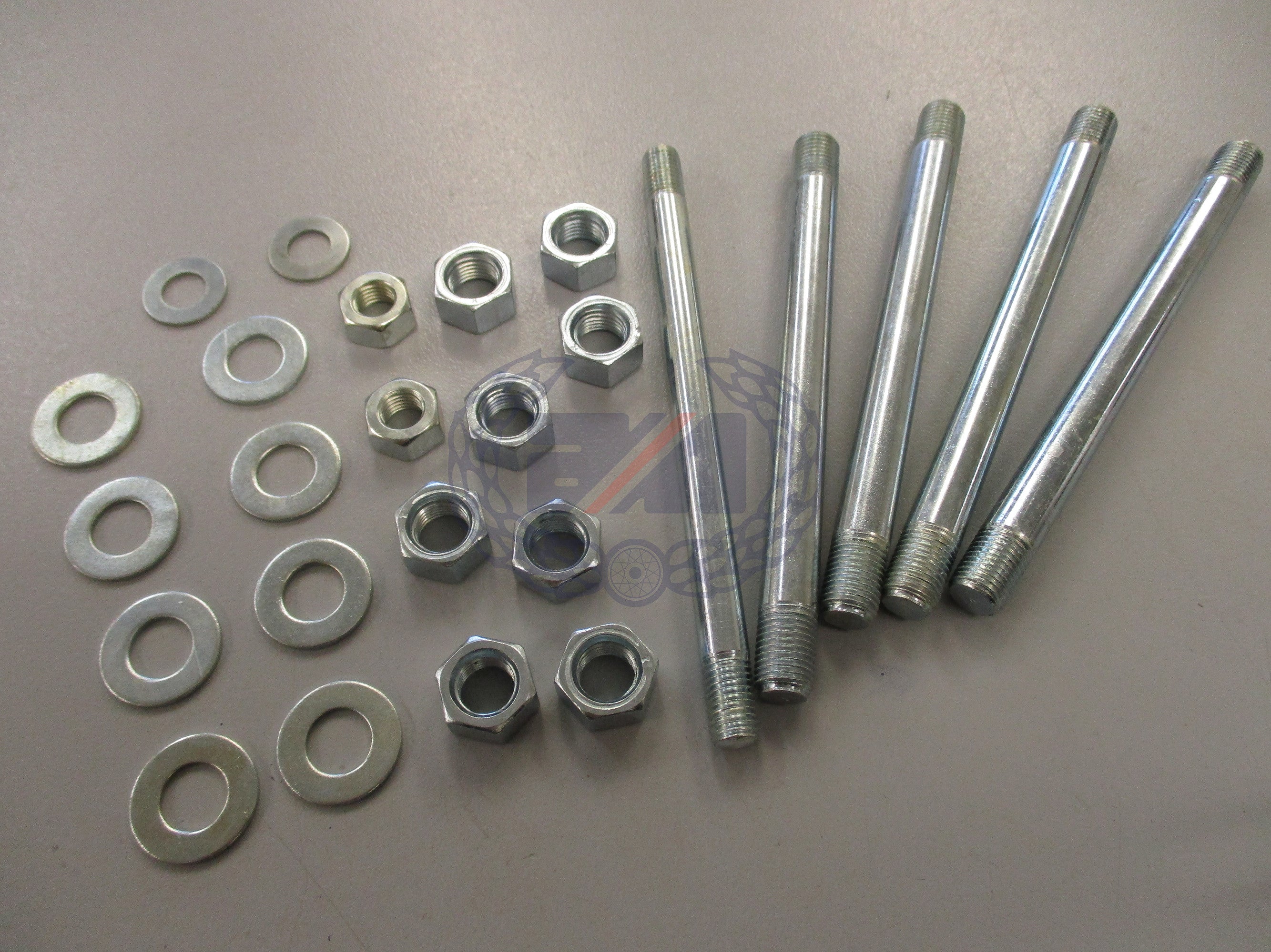 ENGINE FIXING SET COMMANDO 1968-1971 (STUDS/NUTS/WASHERS)