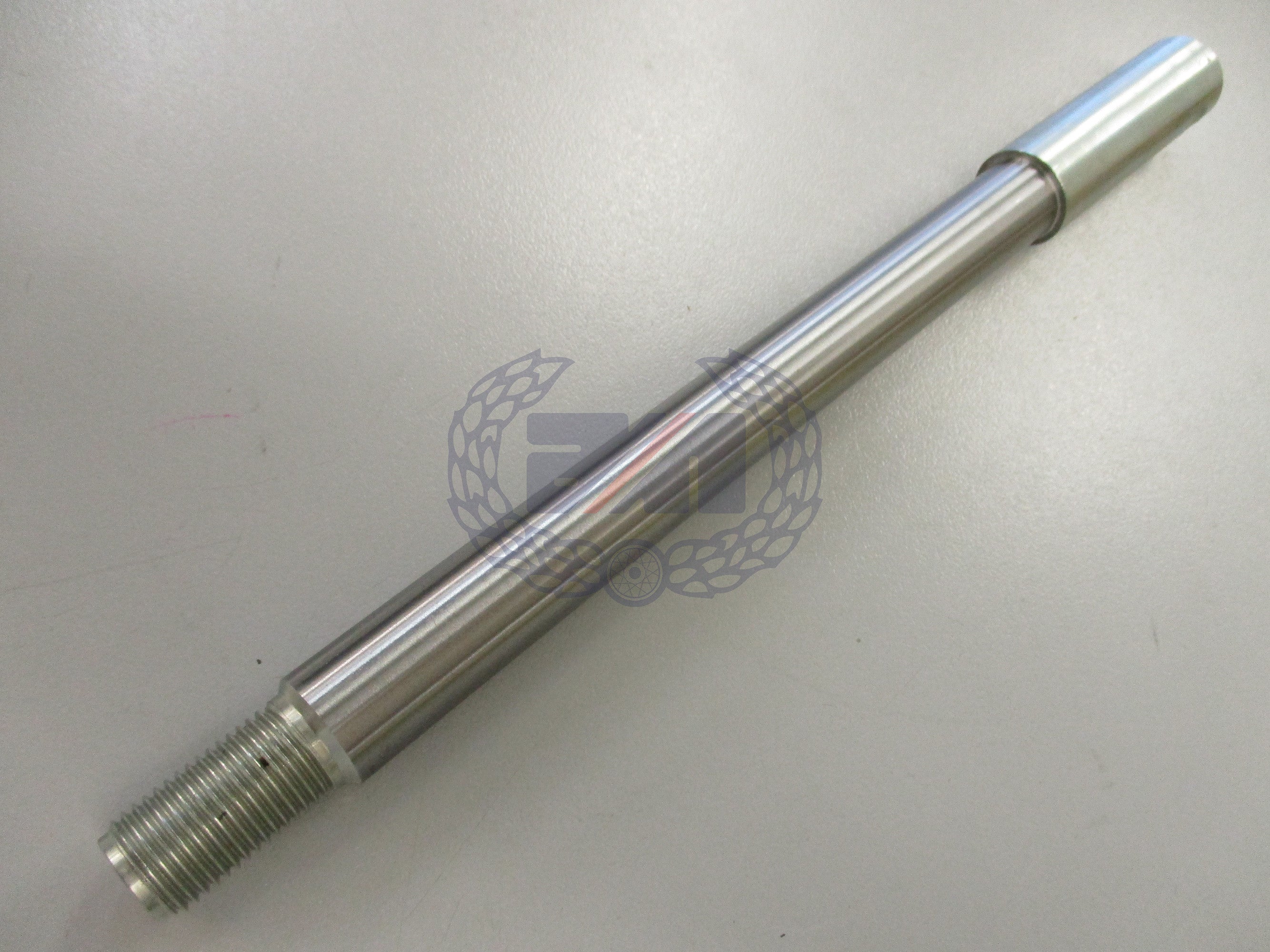 FRONT WHEEL SPINDLE for all Norton Commando 750 850