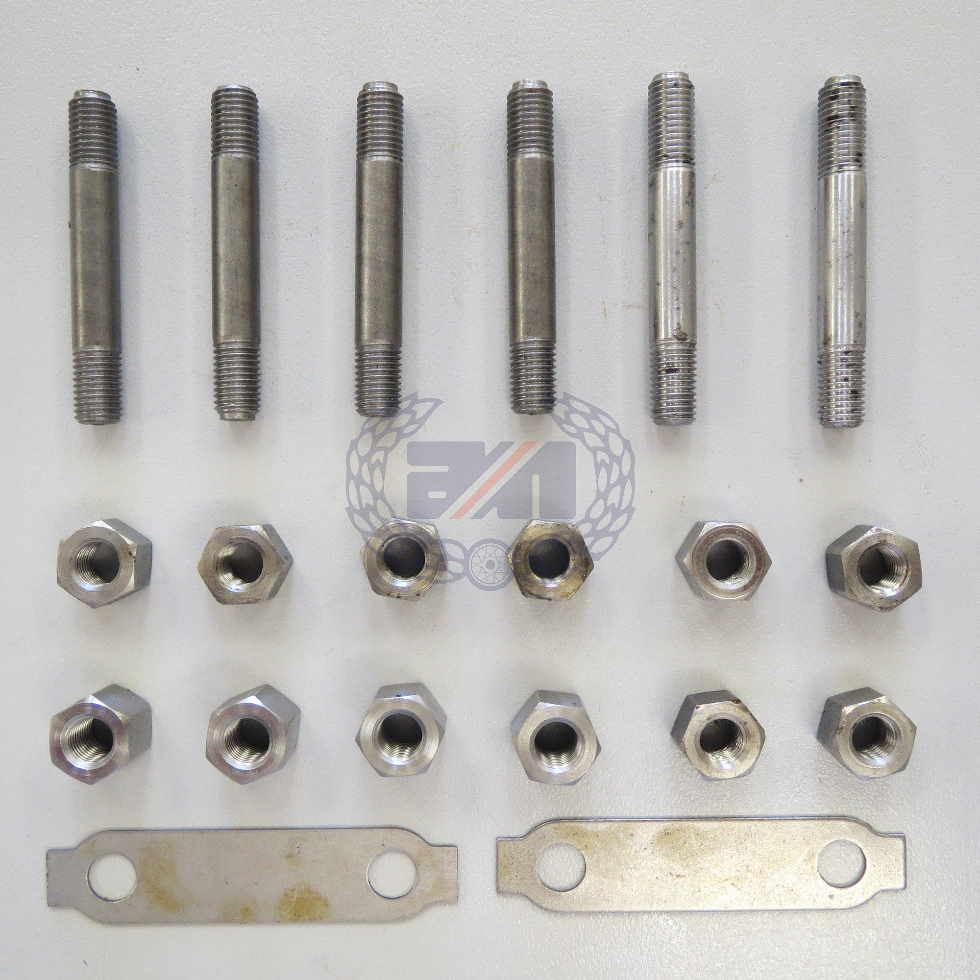 CRANKSHAFT STUD/NUT KIT (750+850) 1972- 1974