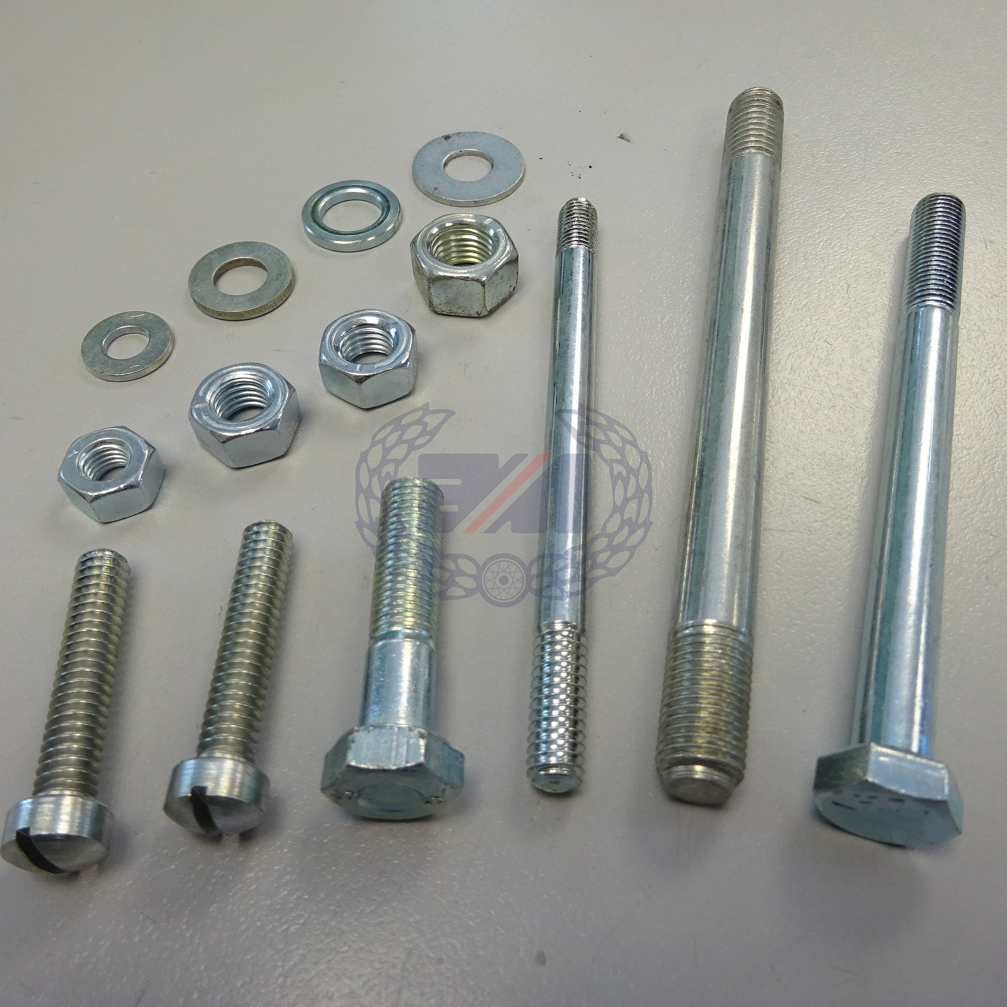 CRANKCASE FIXING SET (COMMANDO 850Mk3 1975 onwards)
