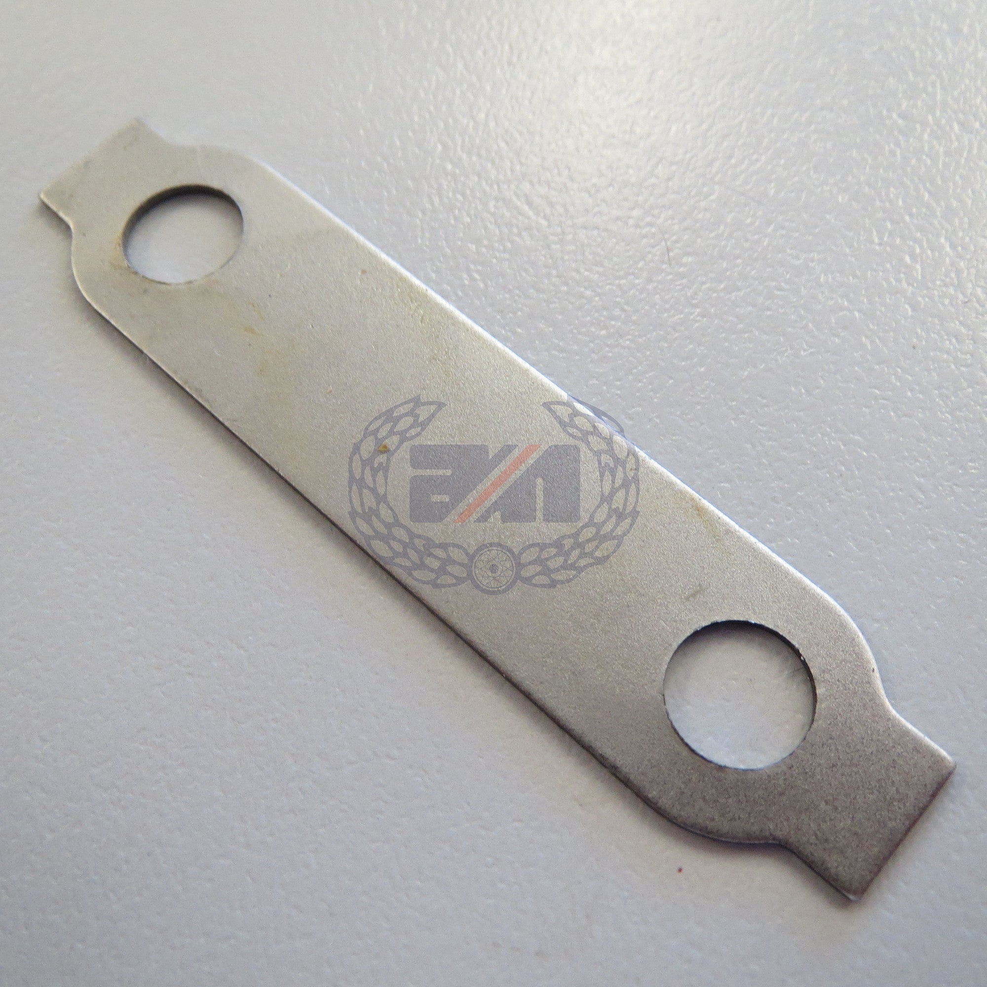 LOCKING PLATE  (NMT 2032)