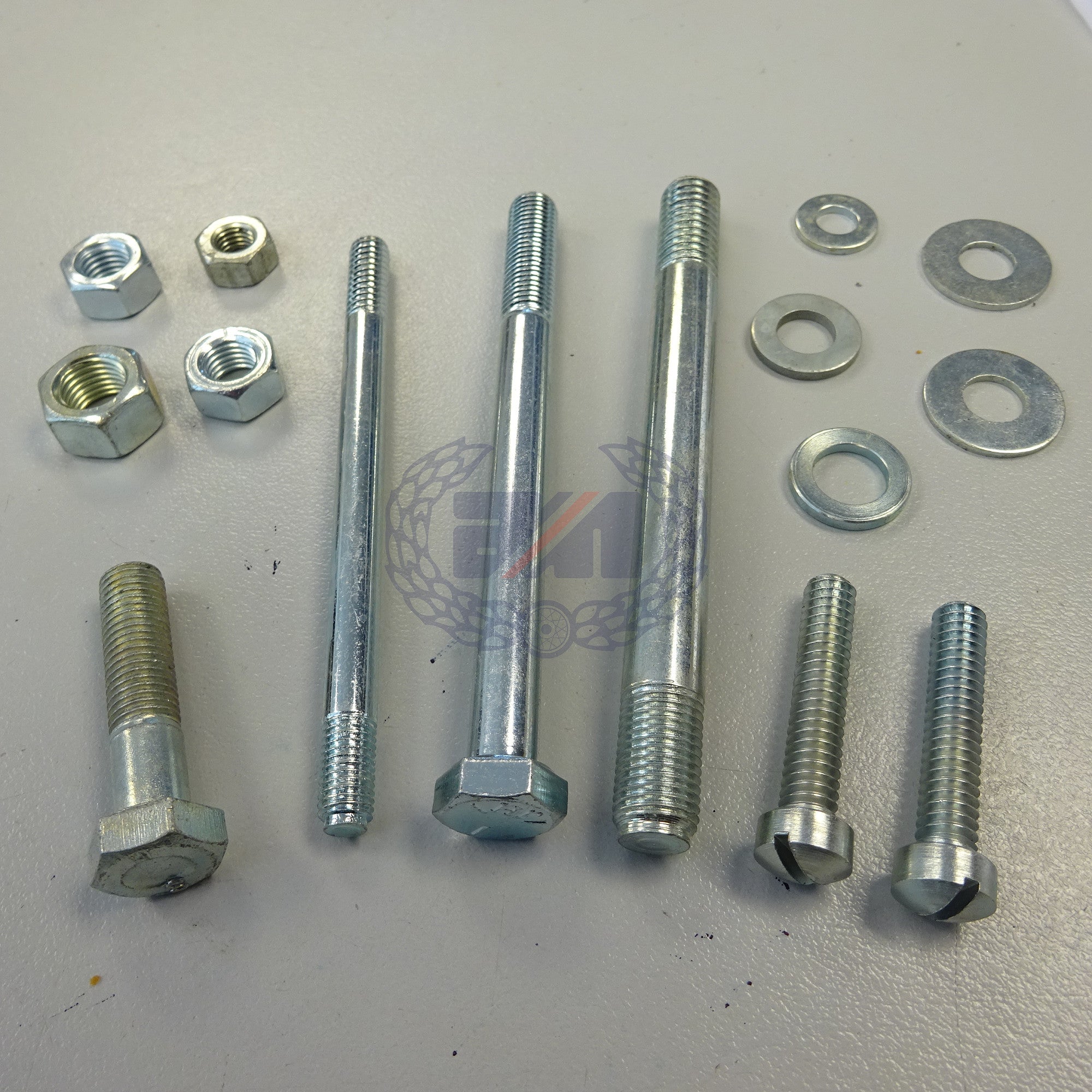 CRANKCASE FIXING SET (COMMANDO 850 1973 & 1974)