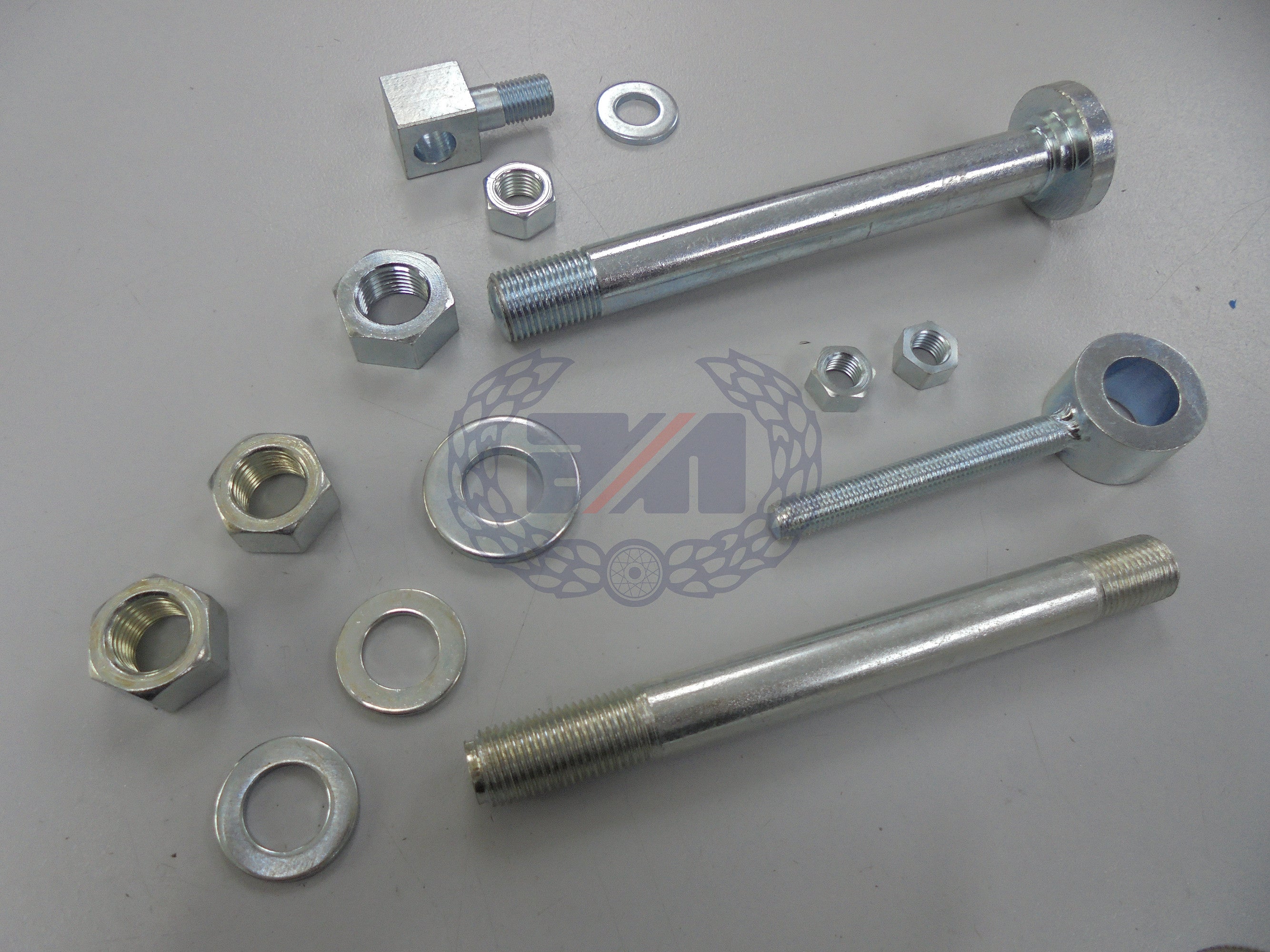 GEARBOX FIXING KIT including adjuster for 1968 to 1971 COMMANDO 750