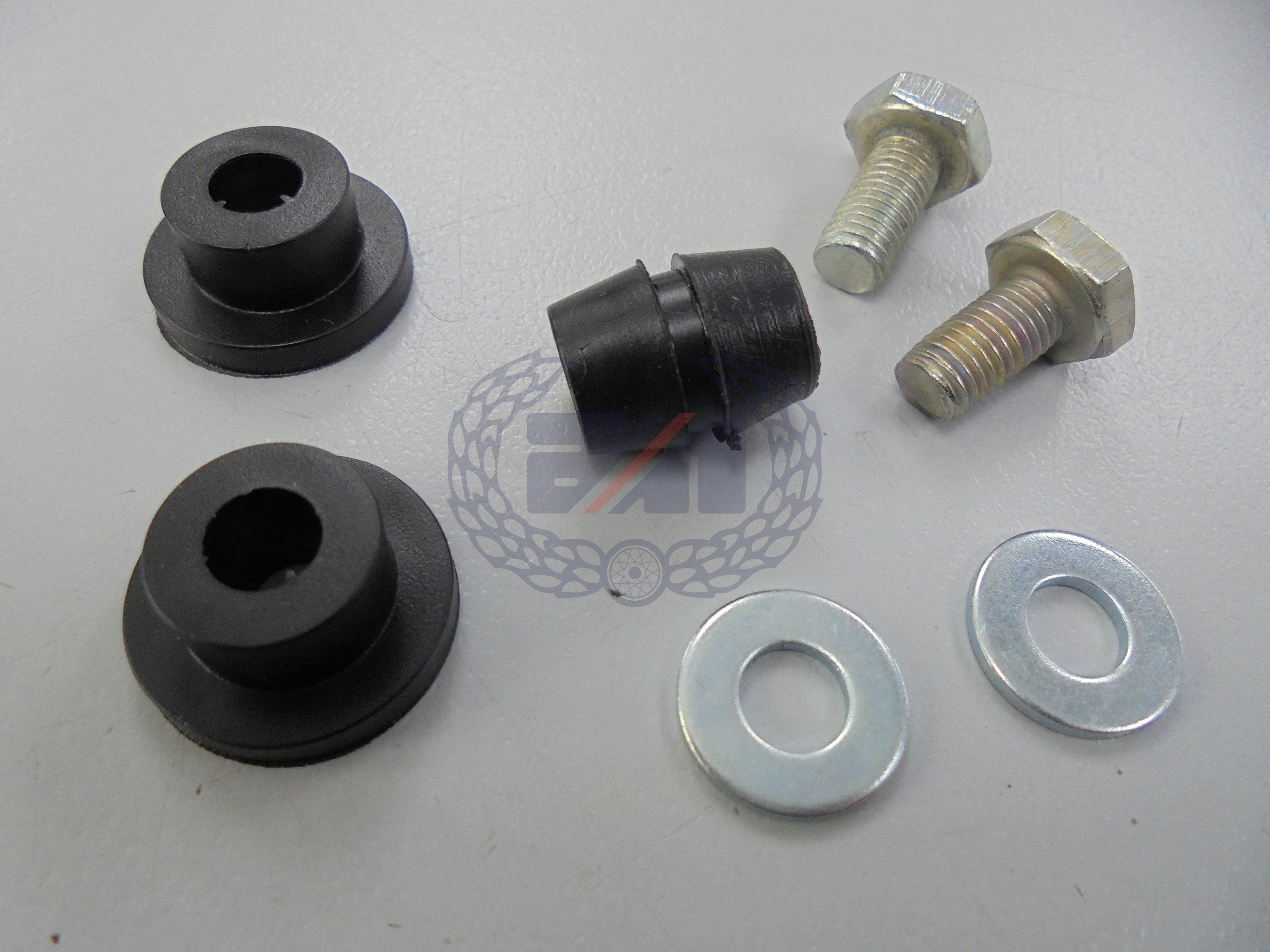 ACCESSORY COVER MOUNTING KIT fibre glass (GRP) side covers for Commando Roadster/Interstate 750 850 (1972 onwards) - not 'S' type
