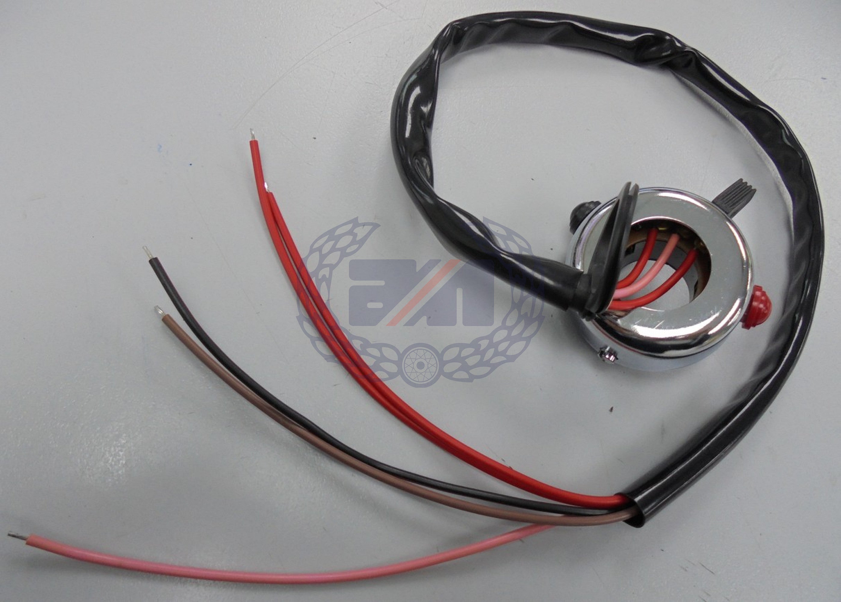 HORN/STOP/DIPSWITCH WIPAC TRICON REPLICA (Two red wires. One each black/brown/pink wires)