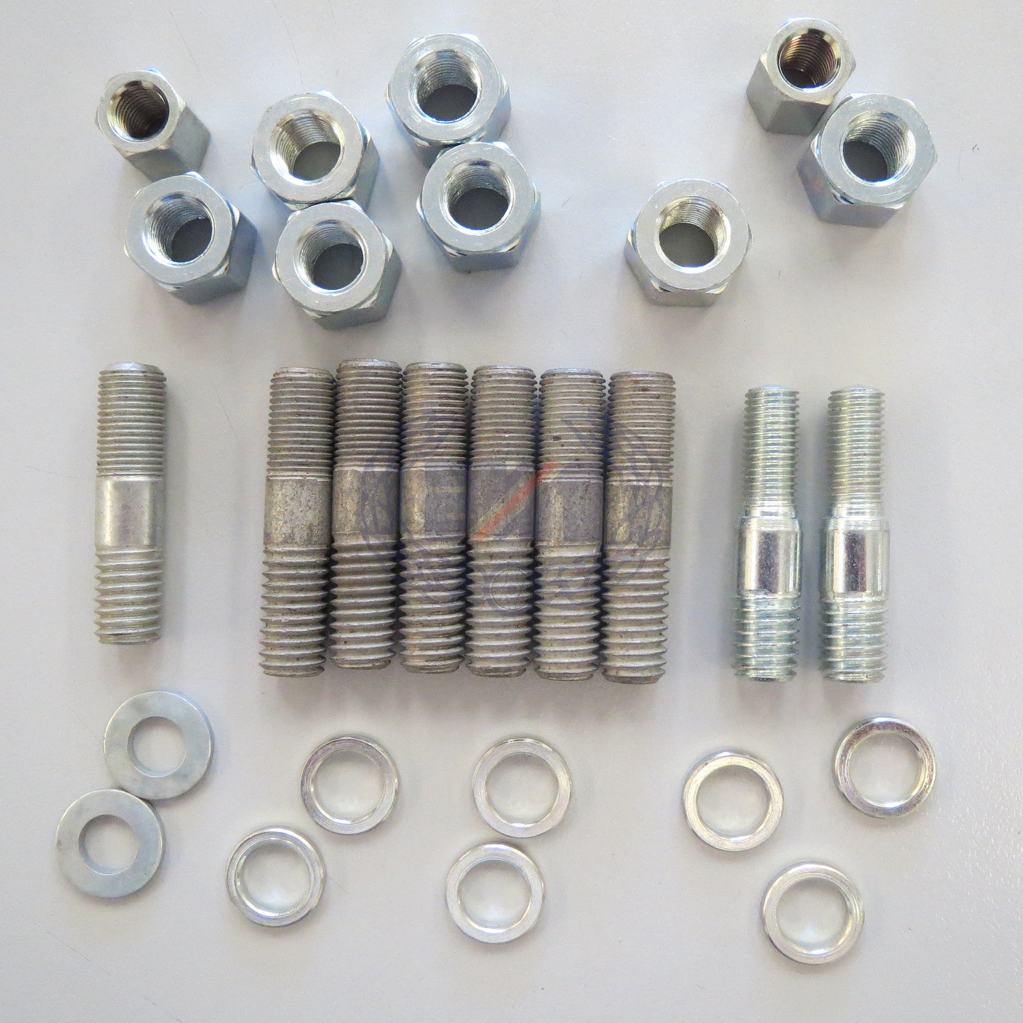CYLINDER BARREL STUD NUT/WASH FIXING KIT(88SS/650SS 1962-65)