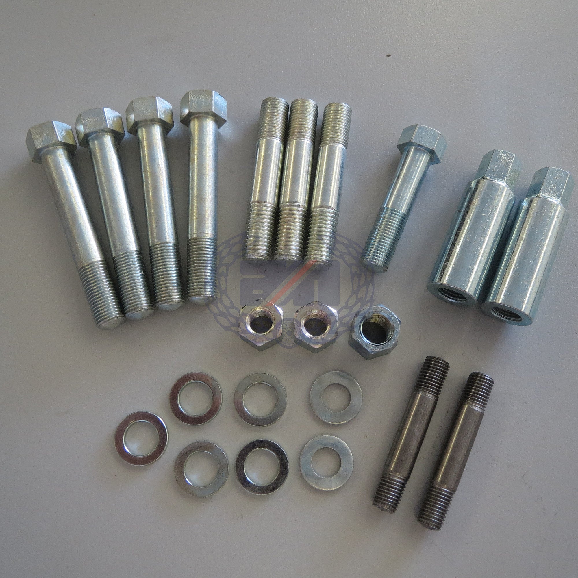 CYLINDER HEAD FASTENINGS KIT DOMINATOR