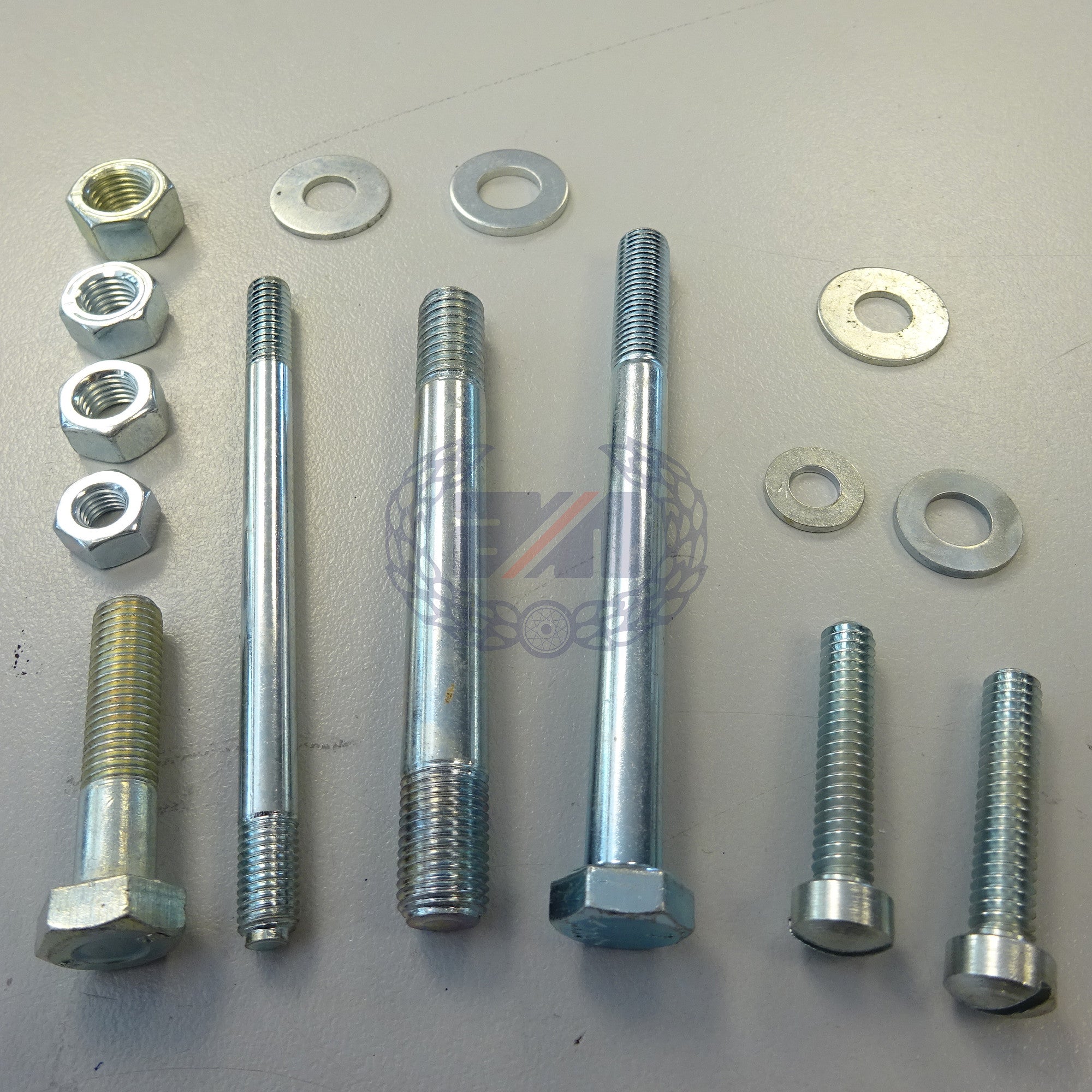 CRANKCASE FIXING SET (COMMANDO 750 1972 & 1973)