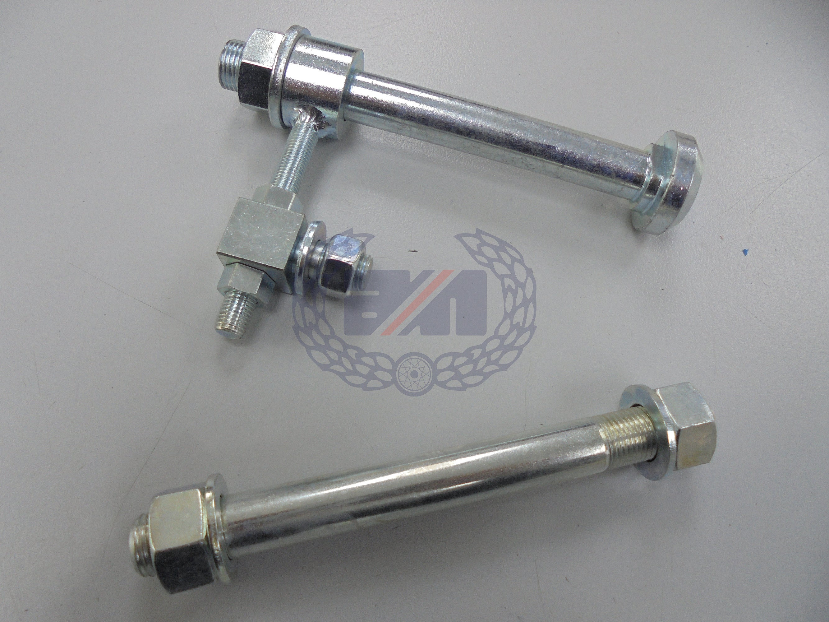 GEARBOX FIXING KIT including adjuster for 1968 to 1971 COMMANDO 750