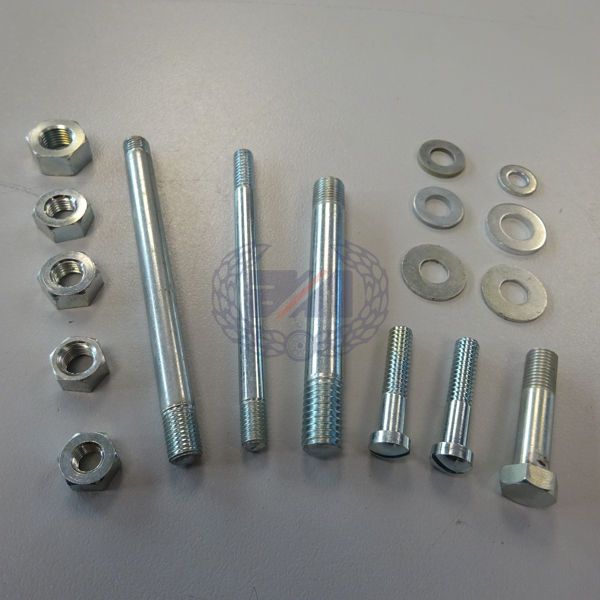 CRANKCASE FIXING SET (COMMANDO 750 1968 TO 1971)